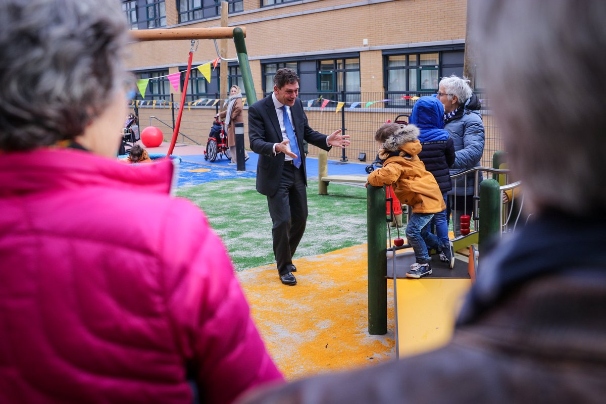 maartenskliniek's tweet photo. Woensdag is #buitenspeeldag! Voor kinderen met een beperking is spelen helaas niet altijd vanzelfsprekend. Afgelopen maandag openden we onze #kinderrevalidatiespeeltuin. Het doel is direct duidelijk: kinderen met een beperking de kans geven om spelenderwijs te leren bewegen. https://t.co/OtcSq6kMOA