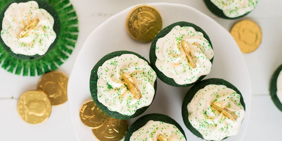 41 #StPatricksDay desserts to make before the 17th – because we could all use a little extra treat (or 41) right now. Be sure to let us know which one is your favorite! bit.ly/2W0CE1V