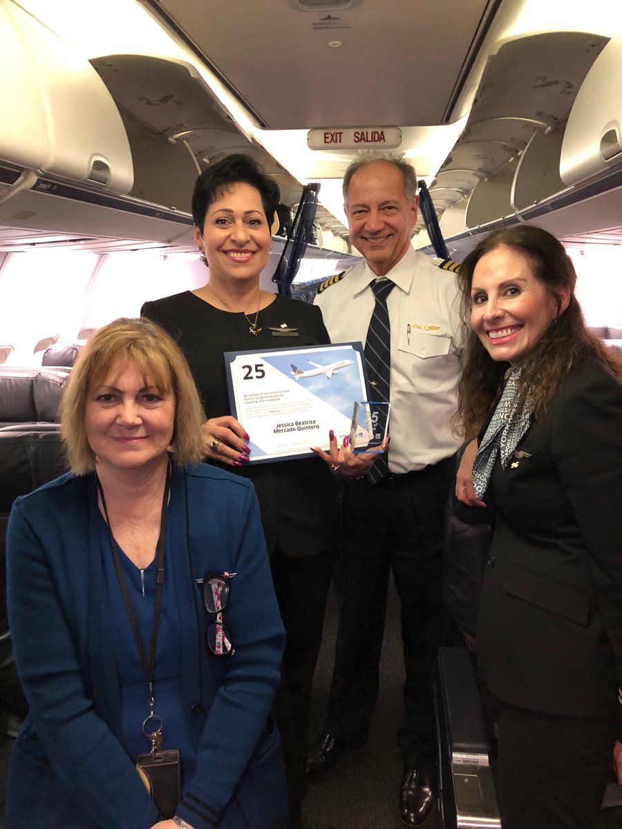 itizarry's tweet image. #UAIFSbaseIAH congratulates Jessica on 25 yrs of service @weareunited ✈️ Thank u 4 all u do! @crystalhIAH @hka4htide