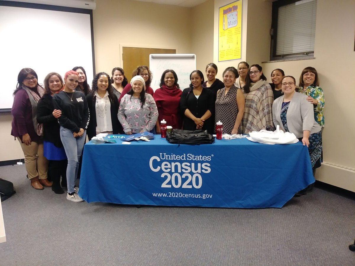 LatinasUnidas's tweet photo. Latinas Unidas recently partnered with the Census and had a Cafe Con Leche to learn about job opportunities and ask questions. The Census Bureau begins sending notices this week. Make sure you get counted! #ROC https://t.co/Z0qkWjbzs7