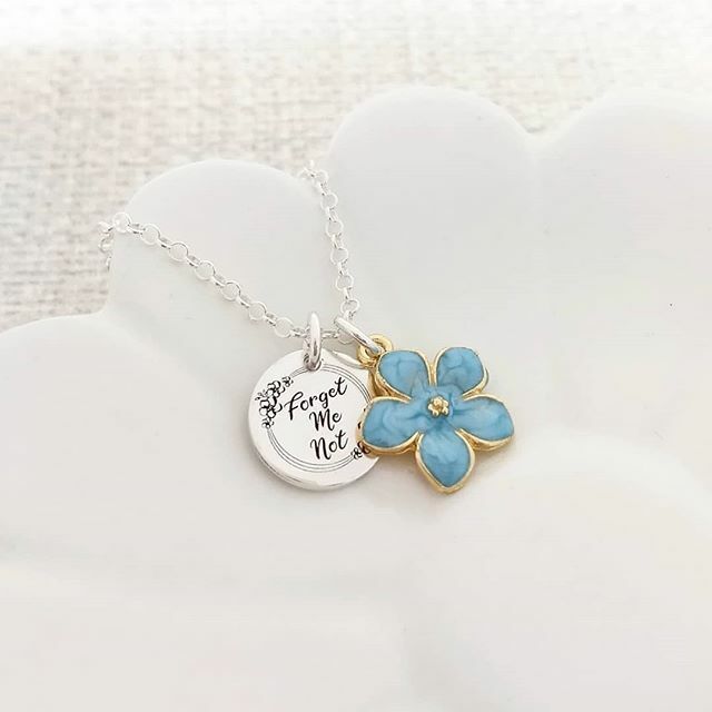 pers_treasures's tweet photo. Forget Me Not
💙
Now as a necklace. Optional engraving available on the back of the round charm.
.
.
.
.
.
#silvernecklace #necklaces
#forgetmenot #jewelry #jewelrydesigner #jewelrymaking #jewelryforsale #jewelryart #jewelrybloger #jewelryshow #jewelr… https://t.co/nhQ38tMgLw https://t.co/fQLJgcg21Z
