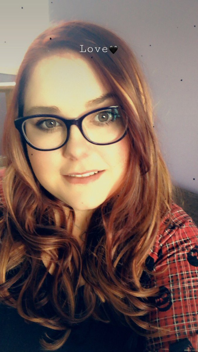 Liniiiii__'s tweet image. Heck yes!! It came out sooo good loving the red &amp;lt;3 #newhair #feelingme #redhead #HumpDayVibes