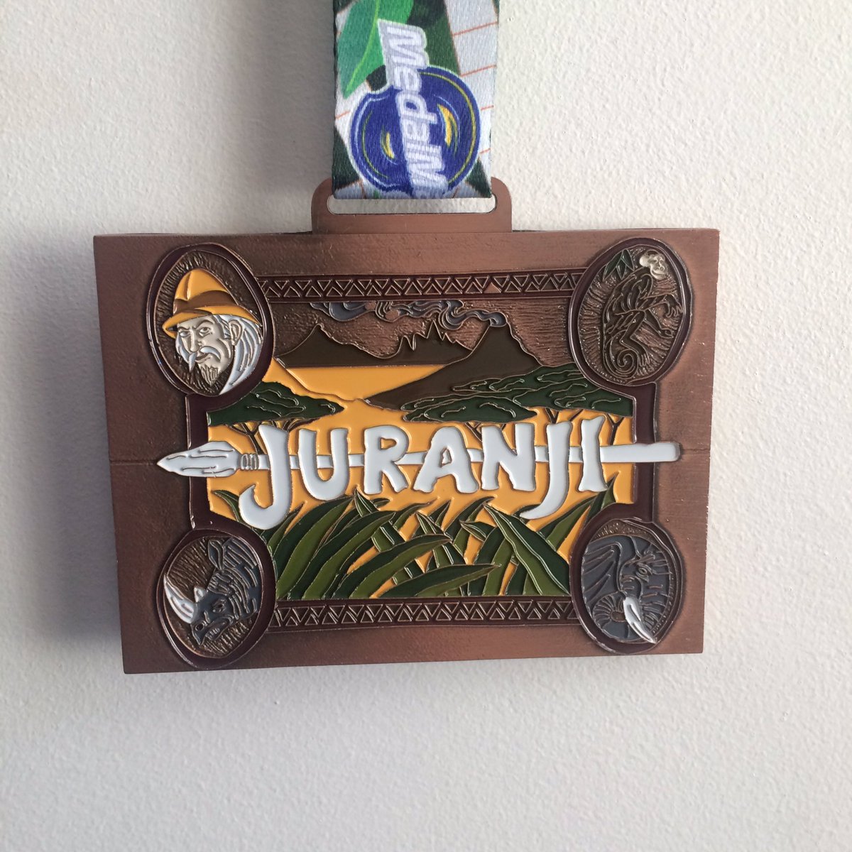 chubbyrunneruk's tweet photo. My medal for my first non stop marathon arrived today, not sure what way round to hang it 🤔 https://t.co/CnIAxwOVG3