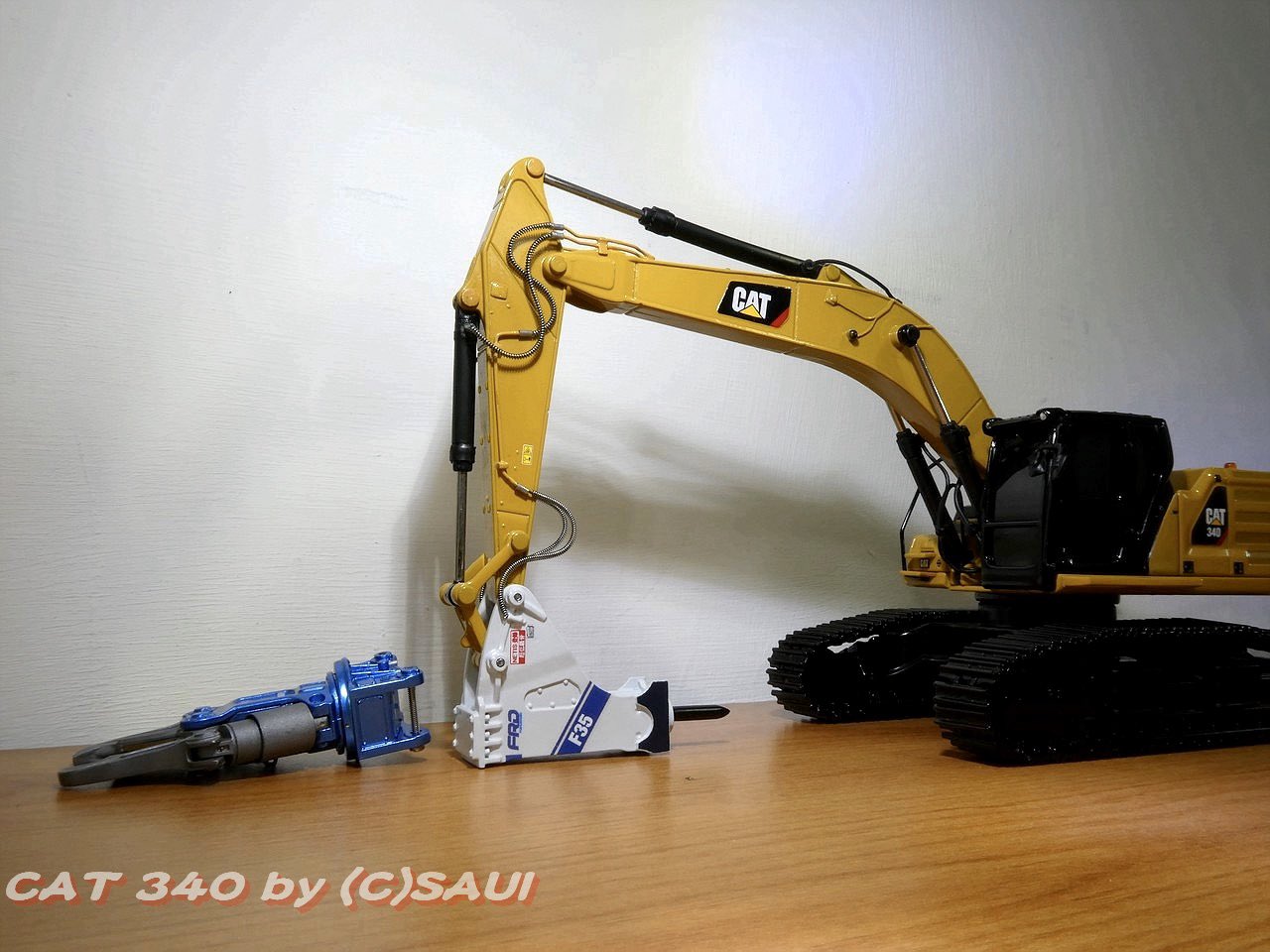 専用出品　　CAT 、コマツ　2セット Amazon.co.jp: コマツPC Kobelco SK SANY ZX猫掘削機一般ヘッド