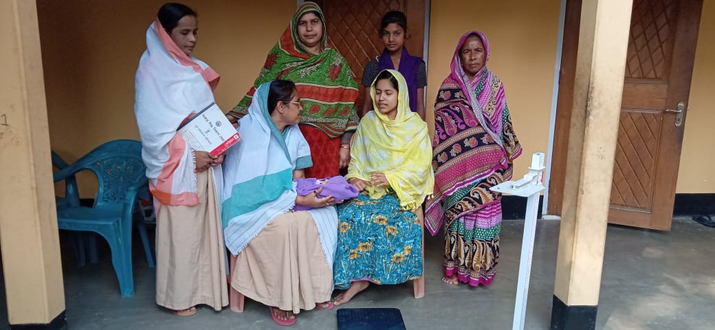 SPreraksNE's tweet photo. Let us talk on Right Nutrition! Our Anganwadi didi's are real champions from the ground.Glimpses from Dhubri district, Assam. AWWs are doing home visits to discuss nutritional health behaviours. #PoshanPakhwada2020 @MinistryWCD @POSHAN_Official @PoshanAssam  @SPreraks https://t.co/Sf2XoF704Q