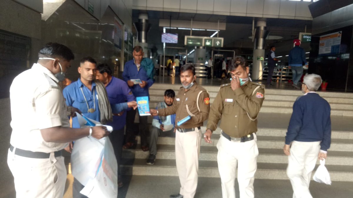 DMCentralDelhi's tweet photo. The Awareness Campaign regarding 
“ Stay Protected and Stay Safe from Coronavirus! “,
At ISBT with the help of Qrt/ DDMA Staff . https://t.co/PSNTuApx5V