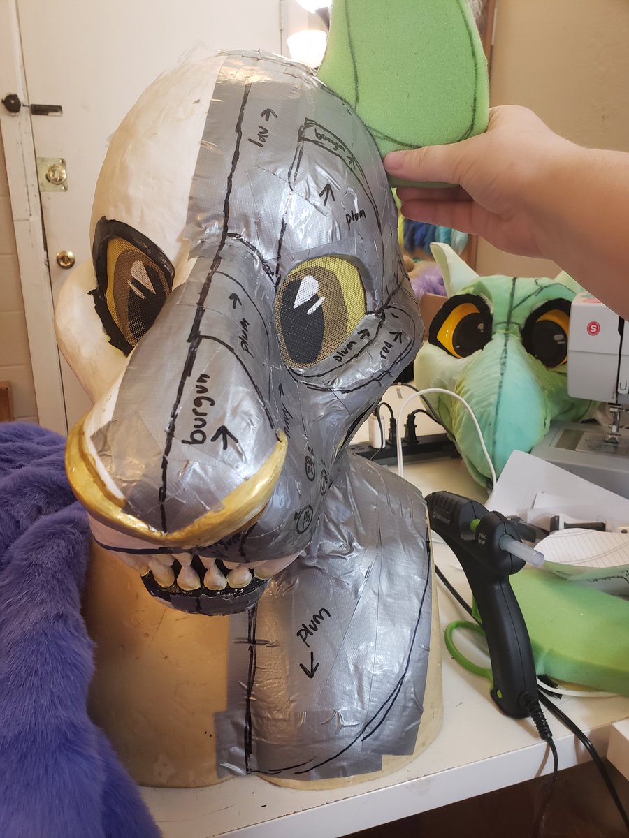 birdkinq's tweet photo. got this @ColoredCreature base a bit ago and learning to work with resin for my first time and its surprisingly easier than I expected! it helps to not have to worry about attaching the mouth bits though, and I love this toothy style so much I want to use their bases again lol https://t.co/mCnCT0m8XD