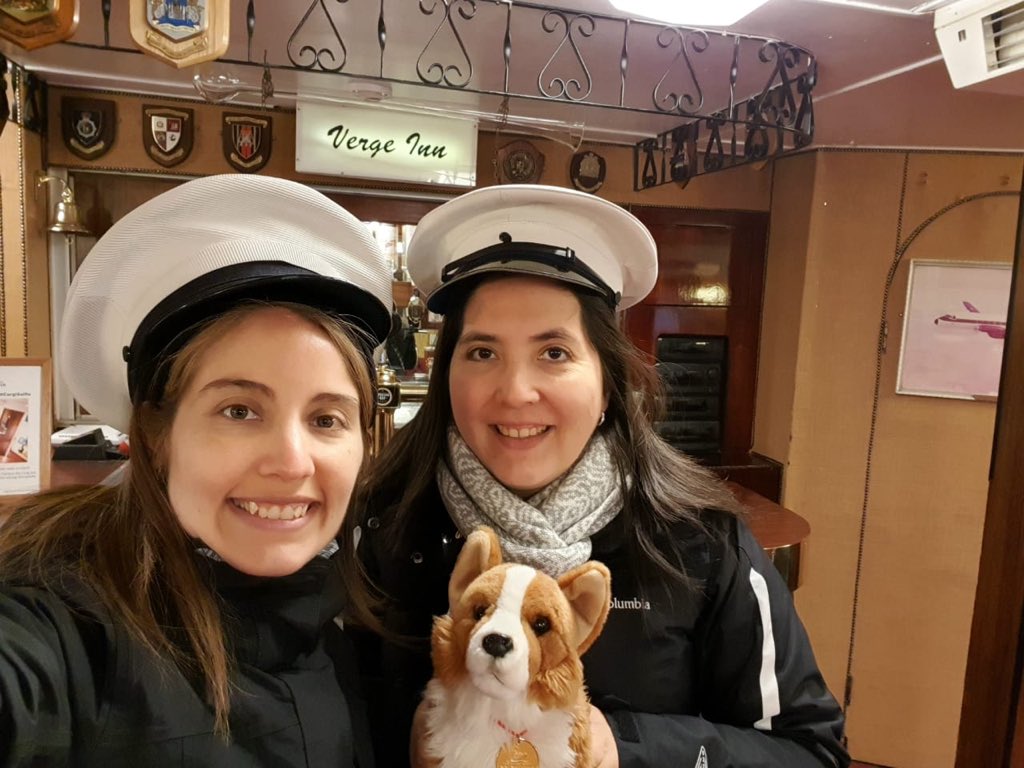 hildahm84's tweet photo. Con Katerine Romero Quintanilla en el Britannia #CorgieSelfie https://t.co/bpSpjGjpmp