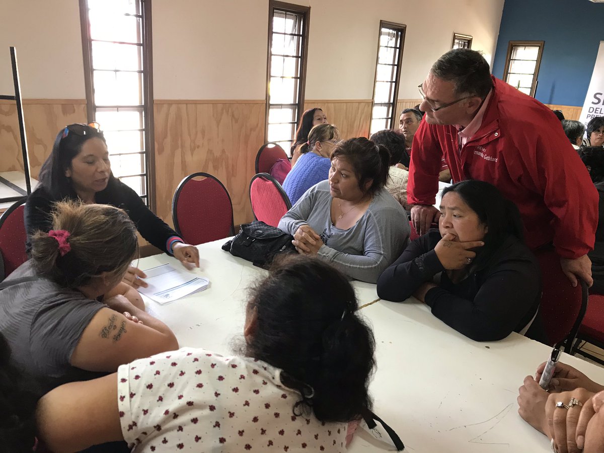 MintrabLosLagos's tweet photo. Seremi, @fdo_gebhard participó y escuchó a los vecinos de Rahue Alto, en Osorno, que participaron en un Diálogo Ciudadano en el que plasmaron sus opiniones sobre las prioridades del país para lograr el #ChileQueQueremos https://t.co/a9thS4Ny20