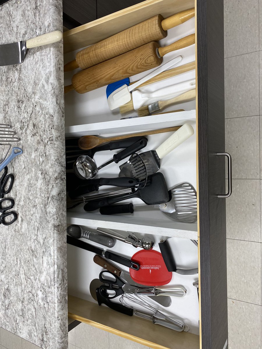 MsBlackburn5's tweet photo. Collaboration at its finest!! Thanks to the wood shop folks for making my drawers more organized! https://t.co/RpVe1v7DU2