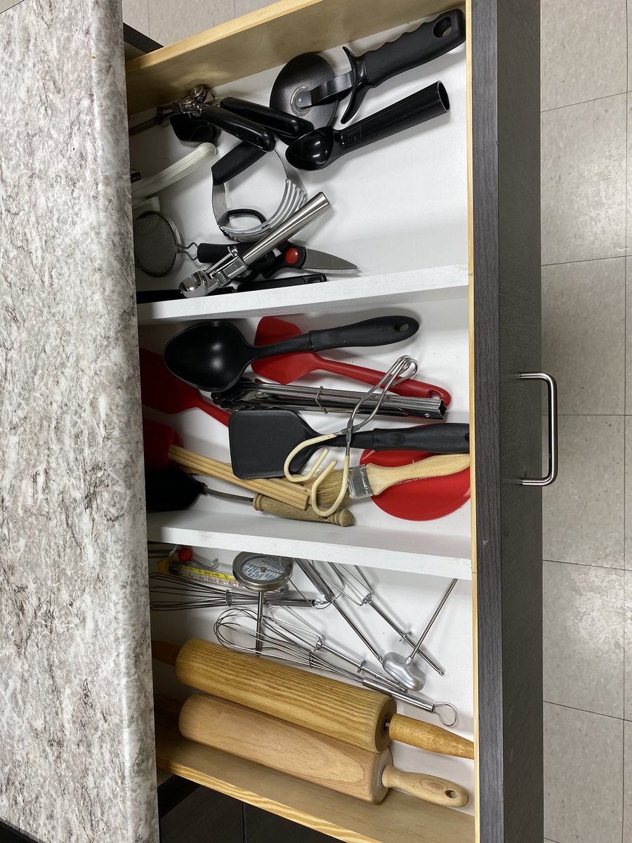 MsBlackburn5's tweet photo. Collaboration at its finest!! Thanks to the wood shop folks for making my drawers more organized! https://t.co/RpVe1v7DU2