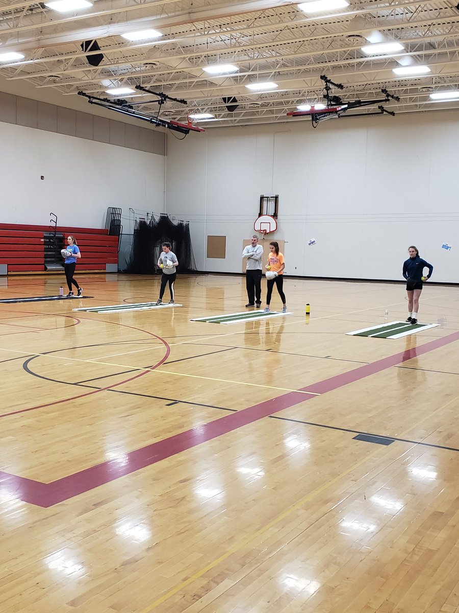 BPsoftball101's tweet photo. Junior high pitchers doing the extra work for the season! #proudcoach https://t.co/Y3fV1NHeP4
