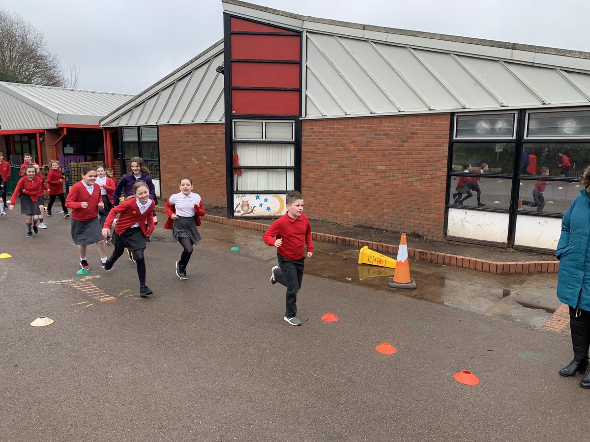 PPSMrCleaves's tweet photo. Year 6 pupils enjoyed their daily mile again today. @PPSMrsSymes @PPSHealth_Well https://t.co/NOcrDIJUZ9