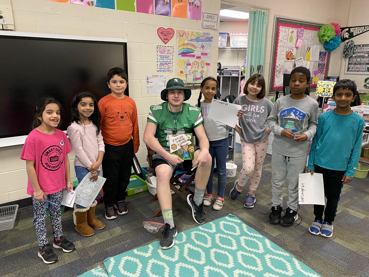 Stevenson2ndGr's tweet photo. Thank you to @novifootball for reading our second graders some wonderful books this week! What great student leaders sharing a love for reading! #dfhappyclassrooms #novipride https://t.co/AZj8w5qVv0