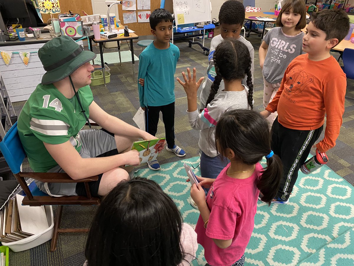 Stevenson2ndGr's tweet photo. Thank you to @novifootball for reading our second graders some wonderful books this week! What great student leaders sharing a love for reading! #dfhappyclassrooms #novipride https://t.co/AZj8w5qVv0