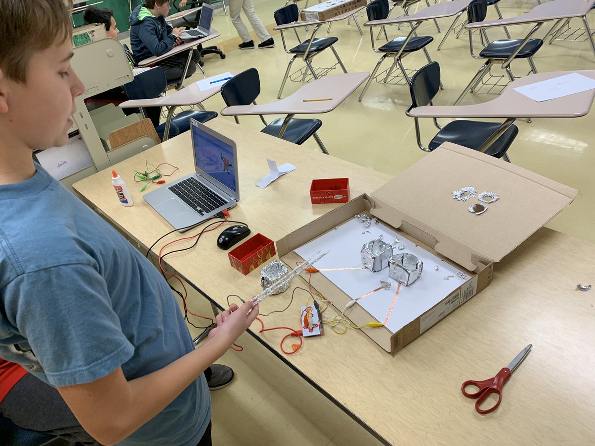 brianlynn78's tweet photo. 5th and 6th graders creating their own “Operation” games.  Pretty cool stuff!  #spoofhoundpride https://t.co/c3oBxVk11I