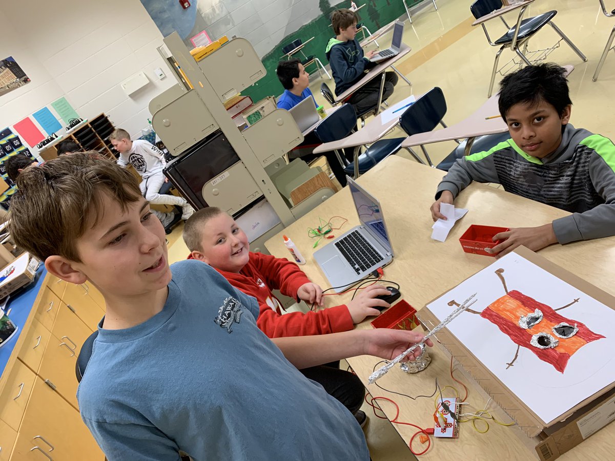 brianlynn78's tweet photo. 5th and 6th graders creating their own “Operation” games.  Pretty cool stuff!  #spoofhoundpride https://t.co/c3oBxVk11I