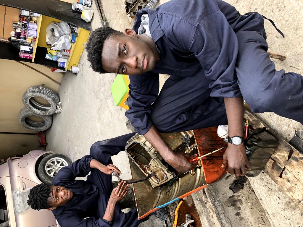 IcsMell's tweet photo. today was a difficult day, we are hard at work cleaning the different parts of an engine, it took us several hours to finish. You can see the struggle ( and hard work) on my face. @SihamCAS
@ICSAddisHS
@ICSAddis
@MrDRedmond
#ICSintern20 https://t.co/U2sVYuWk7B