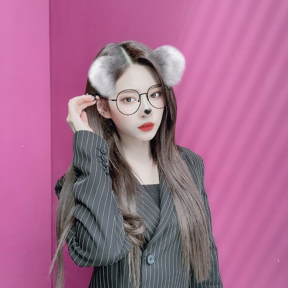39KwangBi1's tweet photo. Girls in suits are a match made in heaven if you ask me love 💋

@official_izone
#WizoneSelcaDay #WSD #500DaysofDreamWithIZONE https://t.co/rypjGfJfb6