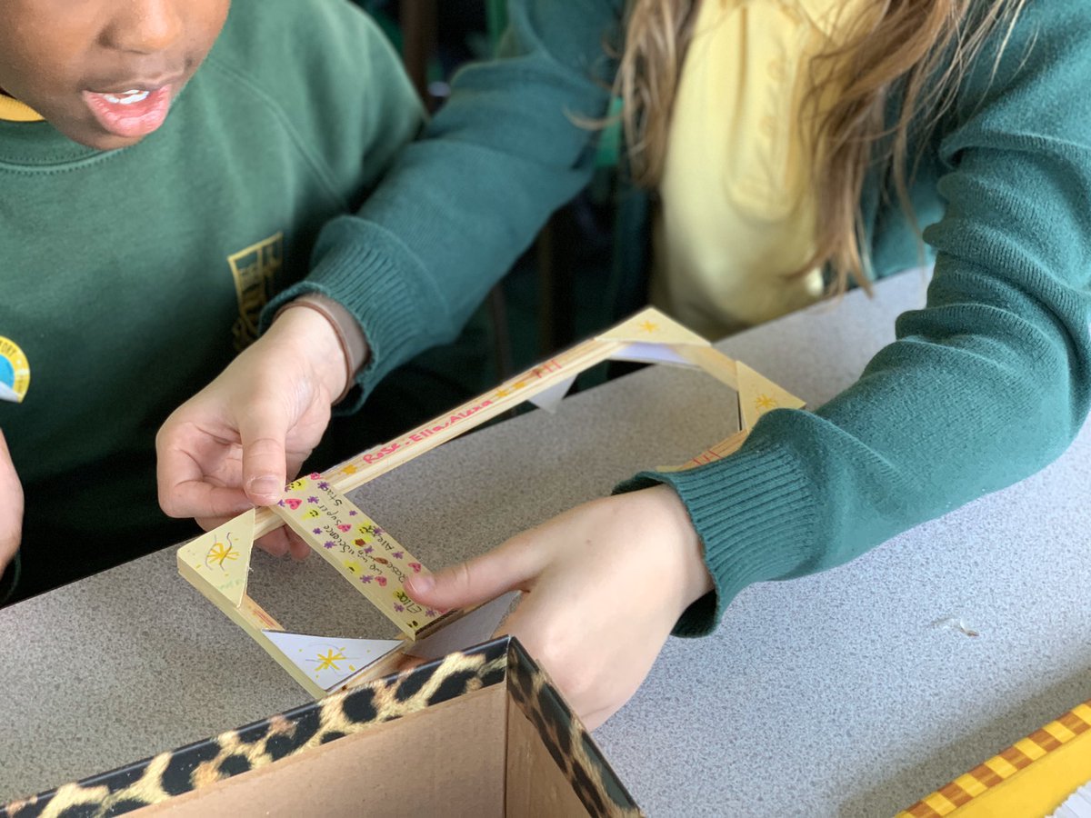 Gavin_Sharp_73's tweet photo. Extra special vibe to this afternoons @laura_primary @primaryengineer session in Class 7 @stbedes_roth Our #STEM stars have made great progress on both their cars #youngengineers https://t.co/xmlNaFFMNK