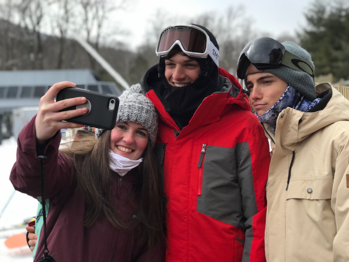 CamelbackLodge's tweet photo. Ski in, ski out or take a selfie when you're at Trails End Pub and Grille!
#mycamelback
.
.
.
.
.
.
#poconos #skiin #skiout #selfies #skiing #snowboarding #weknowsnow #saycheese #halfwaythroughtheweek #springconditions https://t.co/Xhgt6sVqFR