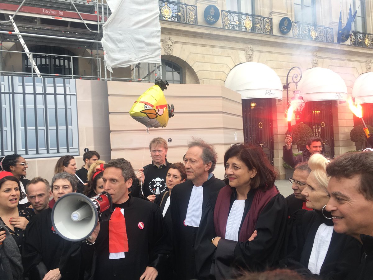 Un très grand bravo au barreau de Montpellier qui a lancé le mouvement. « On peut être fiers de l’unité et l’énergie de nos barreaux » lance le bâtonnier. 👏👏👏👏