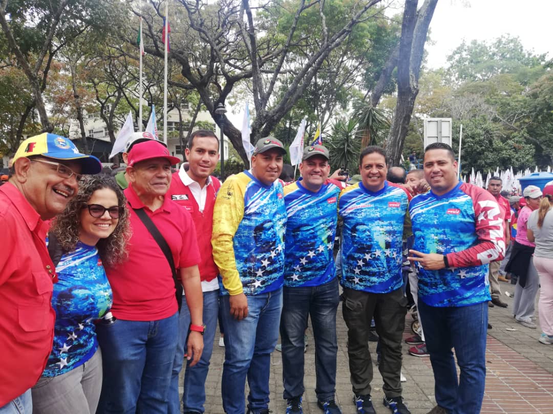 vicetransporte's tweet photo. #TomaNota 📝 || En Viceministro @claudiorfarias  y su equipo @vicetransporte formaron parte de la movilización del día #10marzo en apoyo a la paz nacional.  ¡Aquí No Se Rinde Nadie!💪🔴 https://t.co/Q4Sha75l5t