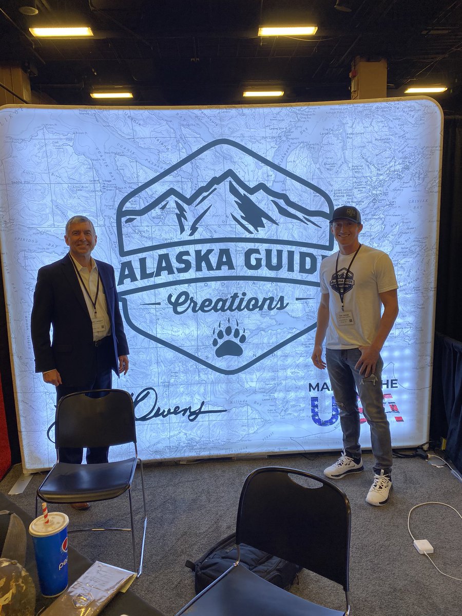 GaryLambertNH's tweet photo. Got to meet and speak with some great people about patent/trademark law and some of my favorite hunting related products at the #HuntingRetailerShow2020 #HRSHOW2020 https://t.co/57VWkBvtpZ