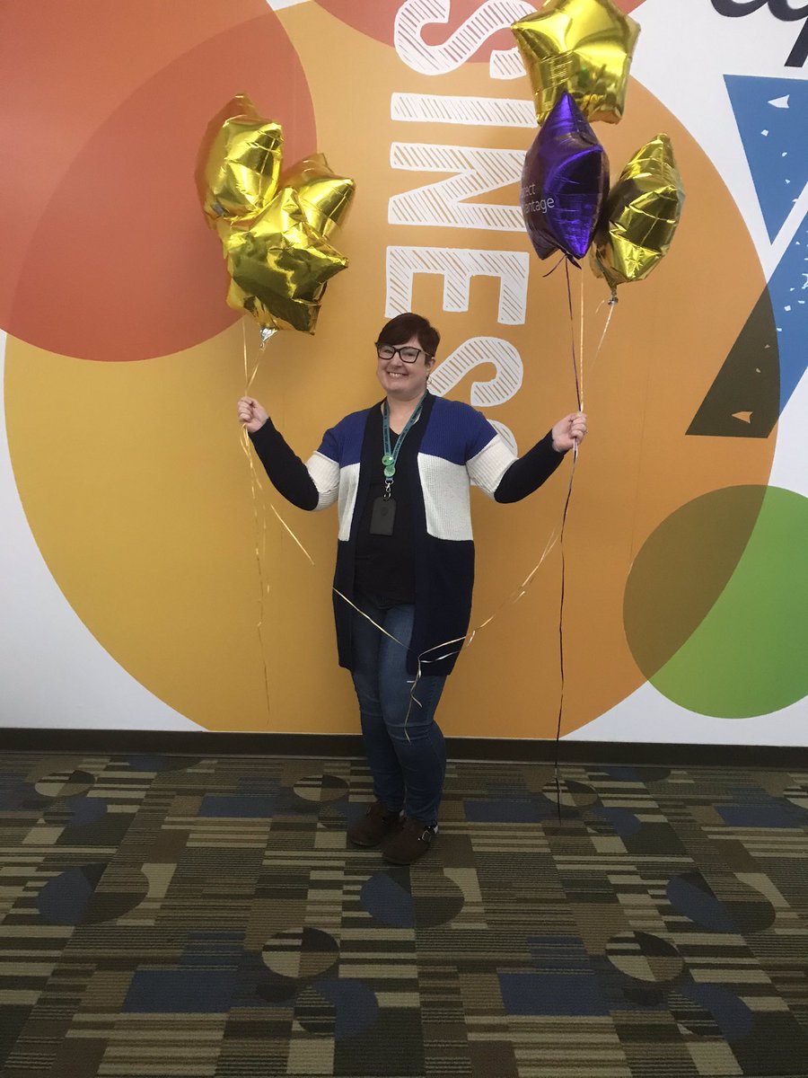 johnsonsgiants's tweet photo. Soo mike secured 5 in one call and berri managed to get 5 as well!!Needless to say it was a turnt Tuesday! Matt with an ATT TV along with being the first sale on team Taylor 😝 #AttTV #ATT #tugglenation @anthonyetuggle @EvansvilleMss @seanclarke333 https://t.co/oP4F4cwFh5