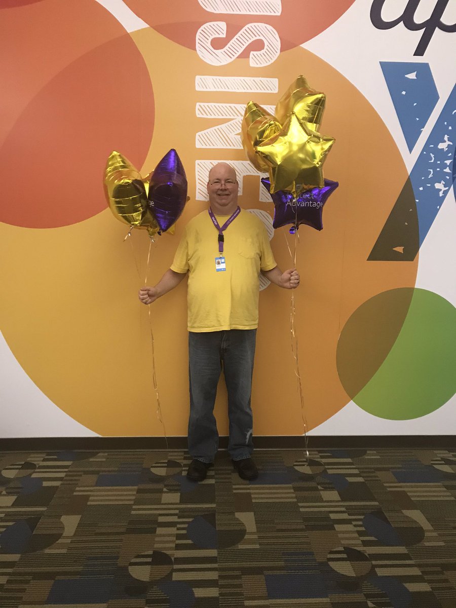 johnsonsgiants's tweet photo. Soo mike secured 5 in one call and berri managed to get 5 as well!!Needless to say it was a turnt Tuesday! Matt with an ATT TV along with being the first sale on team Taylor 😝 #AttTV #ATT #tugglenation @anthonyetuggle @EvansvilleMss @seanclarke333 https://t.co/oP4F4cwFh5