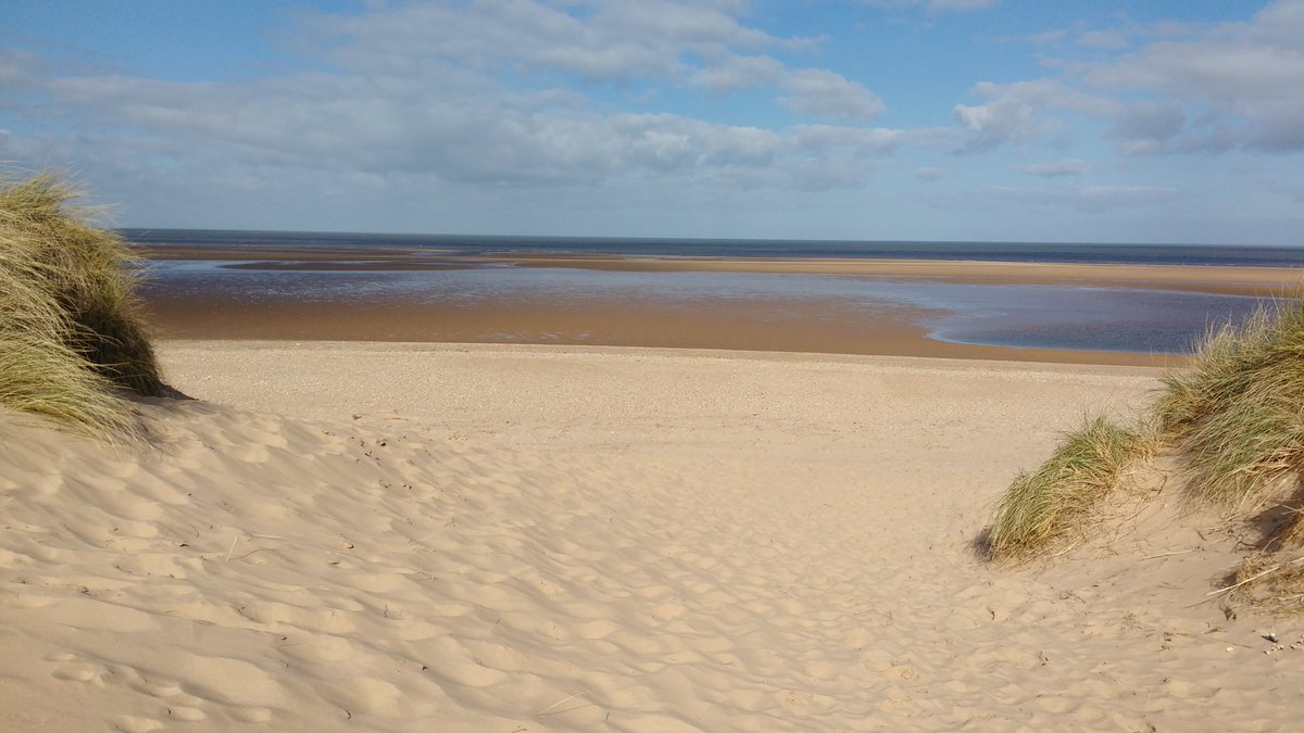 BethFootForward's tweet photo. #Brancaster Staithe to #Blakeney, near #Cley
https://t.co/cWvwWSHW9N

https://t.co/5Pf99n8VVI

#nationaltrails #visitbritain #Norfolk #searchandrescue #uksar #volunteers #ramblers #ramblersgb #walking #hiking #charitywalk #charitycoastalwalk #BethFootForward #endurance https://t.co/wu83gFTqBB