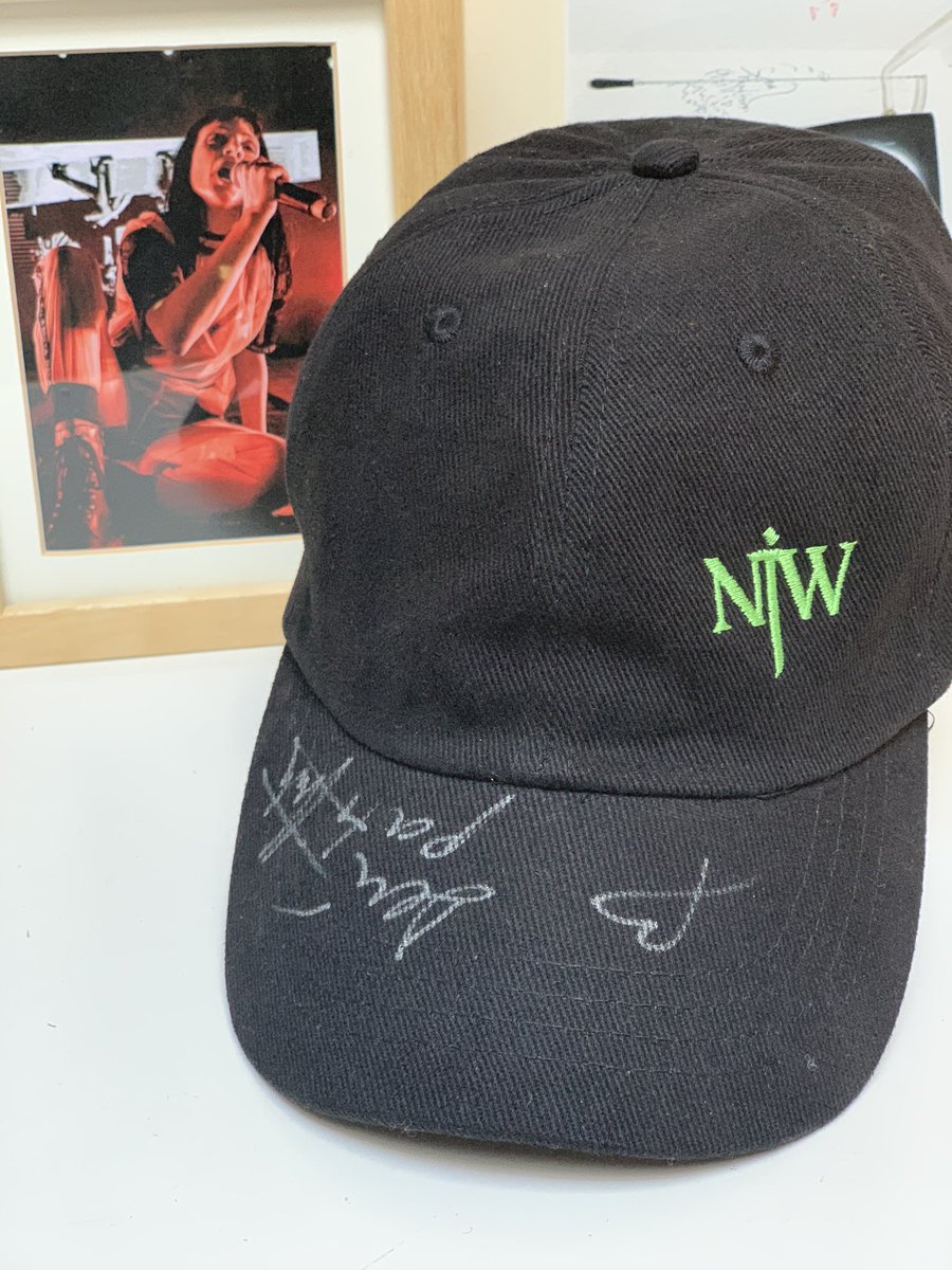 Hasta el viernes podéis participar en el sorteo internacional de una gorra firmada por <a href="/Najwa_Nimri/">najwa</a> para celebrar su nuevo álbum #VIENEDELARGO 🐍
instagram.com/p/B9hqgmAK-Af/…
