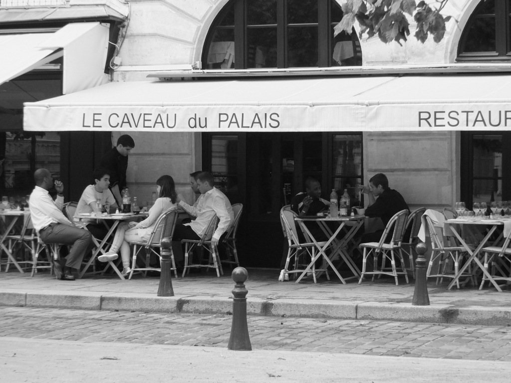 nealrover's tweet photo. Restaurant Le Caveau du Palais Place Dauphine Paris France #paris #writing #france #parisblog #photography #travel #frenchtravel #paristravel #bookstoread #writingcommunity #kindleunlimited #restaurants #wednesdaythoughts https://t.co/sWAfVOw3wf https://t.co/KaQoXevuz4