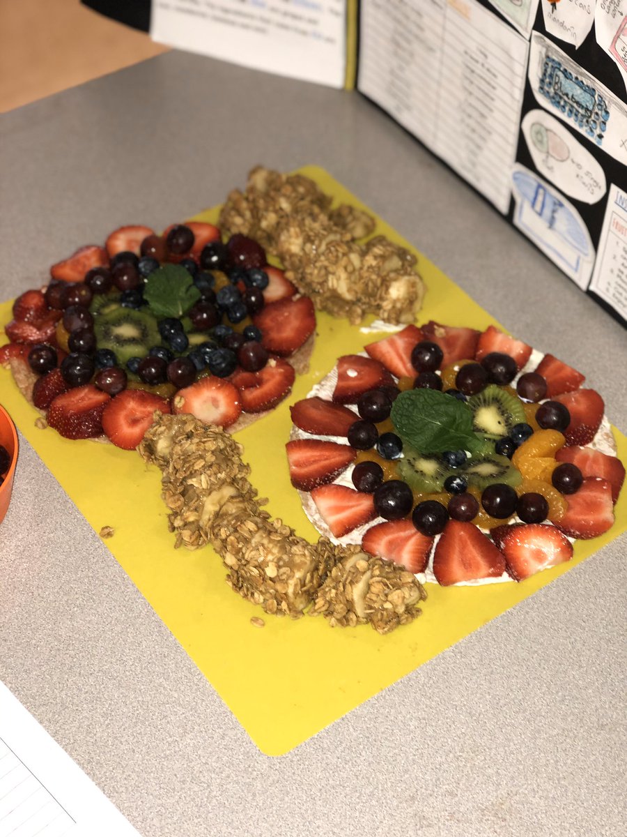 MsResasco's tweet photo. โIt was love at first bite ๐คฉ๐!โ
Today we made fruit pizza ๐๐ฅ๐๐๐ and banana sushi ๐๐ฃ ! Such a healthy alternative ๐ #MarchSnackness https://t.co/sIV1oPKZ57