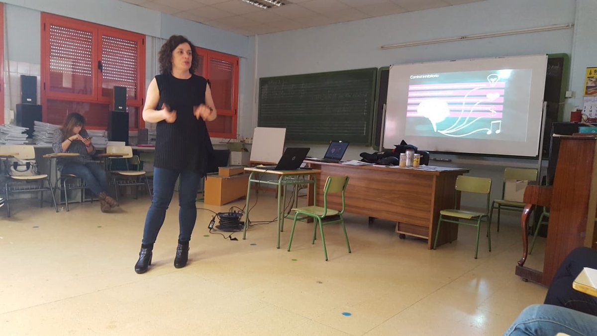 cfievalladolid's tweet image. ¿Cómo trabajamos el Control Inhibitorio? Sonia @kiddo_brain nos da estrategias:
* Actividades en que esperan señal
* Trabajar relajación
* Utilizar Kanban/ barras de progreso
* Trabajo cooperativo por TURNOS
* Juegos reglados
* Simón dice
En @alonsoberruguet con @CEIPVdeSacedon