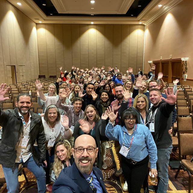 alanberg's tweet image. Having a fun selfie with my audience before my presentation here at @catersource - looking forward to my next two presentations, and when I’m not there I will be at my trade show booth # 1539 #catersource2020 #catersource ift.tt/339cwDz
