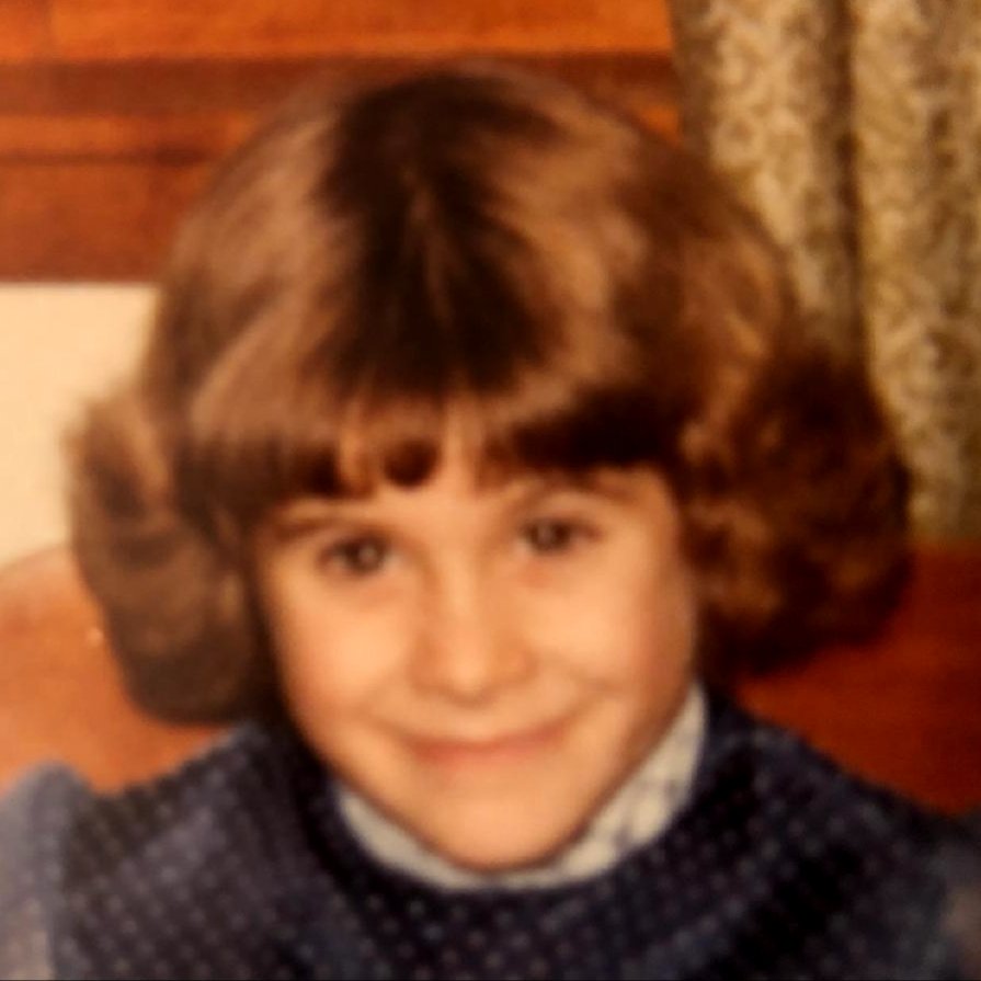 I've decided it's time to update my headshot, how about you? In addition to some amazing speakers we also have complementary headshots in the Suzanne Nagel Lounge at #OFC20. We are open now for exhibitors and will be here all day. #WomenInSTEM #momcutmybangs #muchlessgray