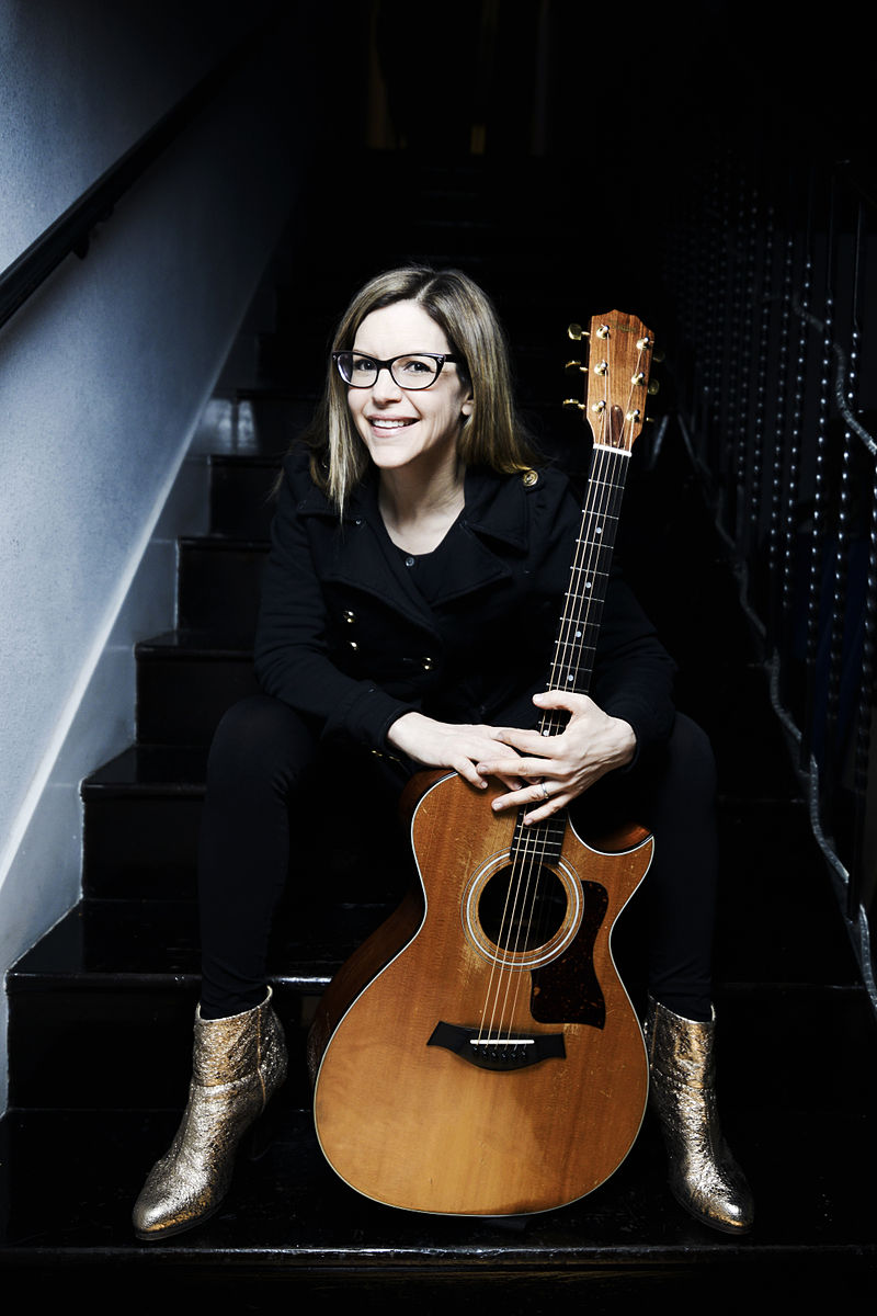 FELIZ CUMPLEAÑOS - HAPPY BIRTHDAY: \\ LISA LOEB \\ (52)  