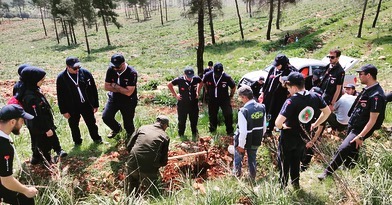 TarumarHABER's tweet photo. Arama Kurtarma ve İnsani Yardım Enstitüsü” (TİFAKE) ekipleri Hatay’da ki 118. Dönem faaliyetinde şehitler ormanı için fidan dikmeye başladı.
@IzcilikTurkiye https://t.co/R1MakcnJtA