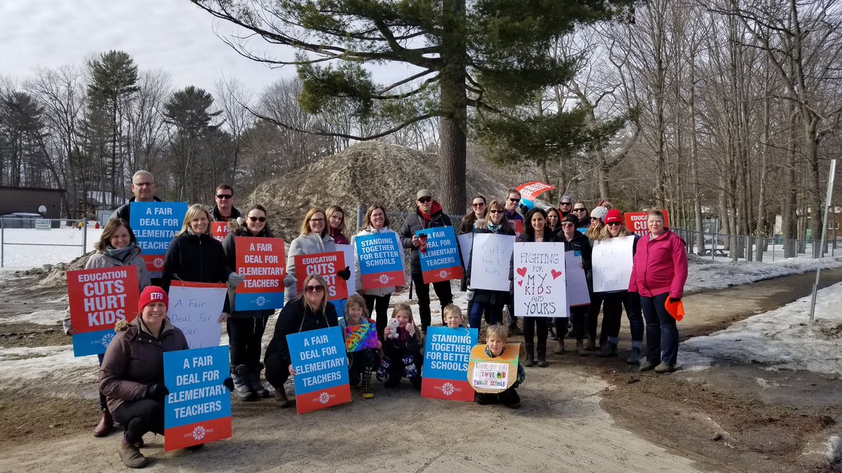 Thank you to the @MuskBeechgrove families for joining the @tletl_etfo members on the picket line today and helping us stand up to the government's cuts to education. #cutshurtkids