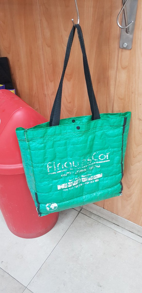 finquesCor's tweet photo. Avui m'ha fet gràcia veure a un super, una bossa que vam fer fa força anys, que és guardin, es conservin i s'aprofitin. https://t.co/HMXPdgbkBo