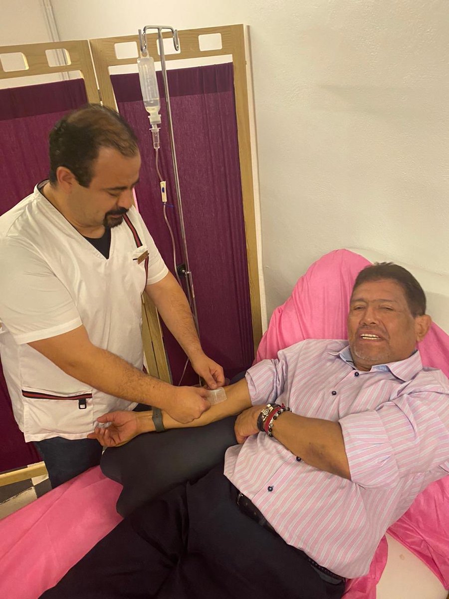 osoriojua's tweet photo. Gracias Dr.Carlos Miramontes por velar por mi salud,espero q esté tratamiento sea letal para seguir viviendo y trabajando 🙂 https://t.co/Cj06THTcDt