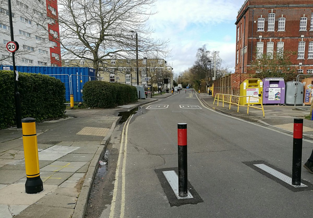 BikeSkateBox's tweet photo. What day in #southampton is complete without a trip to the #bollards at St.Marys?! 5 mins before school pick up &amp; check this amazing #schoolstreet! https://t.co/oQfaTuDLYR