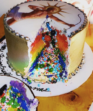CakeandArt's tweet photo. Cause baby you were born this way! Sagittarian Cake.ย ๐
โจShining bright in the heavens.ย โจ
#love #happybirthday #shine #shinebrightlikeadiamond #westhollywood #weho #rainbowbaby #cake #love #cakeandart #tilldeathwedoart #explosioncake #gold #Sagittariancake #sagittarius https://t.co/op1cR5sJKb