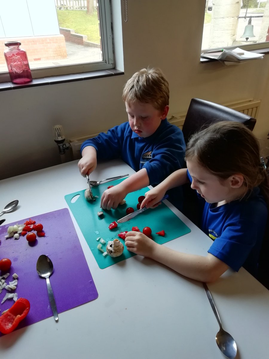 CookingClublps1's tweet photo. Lots of chopping, cutting and mixing done today which resulted in a delicious sausage pasta bake. @LPS_HFD @1AP_LPS @1RP_LPS @6EW_LPS @6JB_LPS @6SB_LPS #cookingclub #cookingisfun #HealthyEating #pastabake https://t.co/zaa4TM3x7i