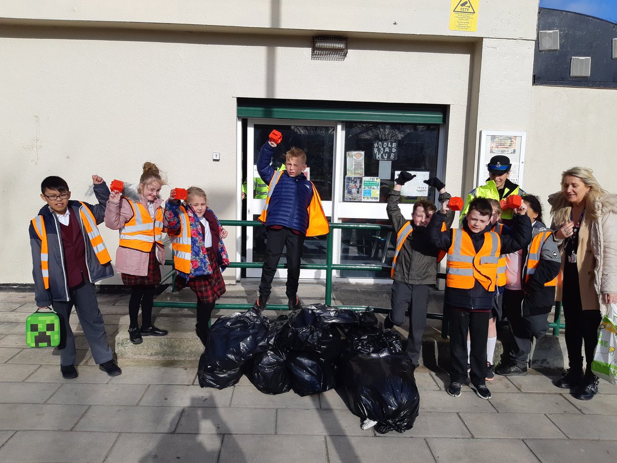 webb1fusion's tweet photo. #webb1fusion, #woodchurch #centreofwirral hoole rd hub music production, young people, litter pick, #fenderprimaryschool community police #mcdonaldsupton #dropthatknife #communitymatters @MerseysidePCC @MagentaLive #BladeFree https://t.co/iAZVhxPj6g
