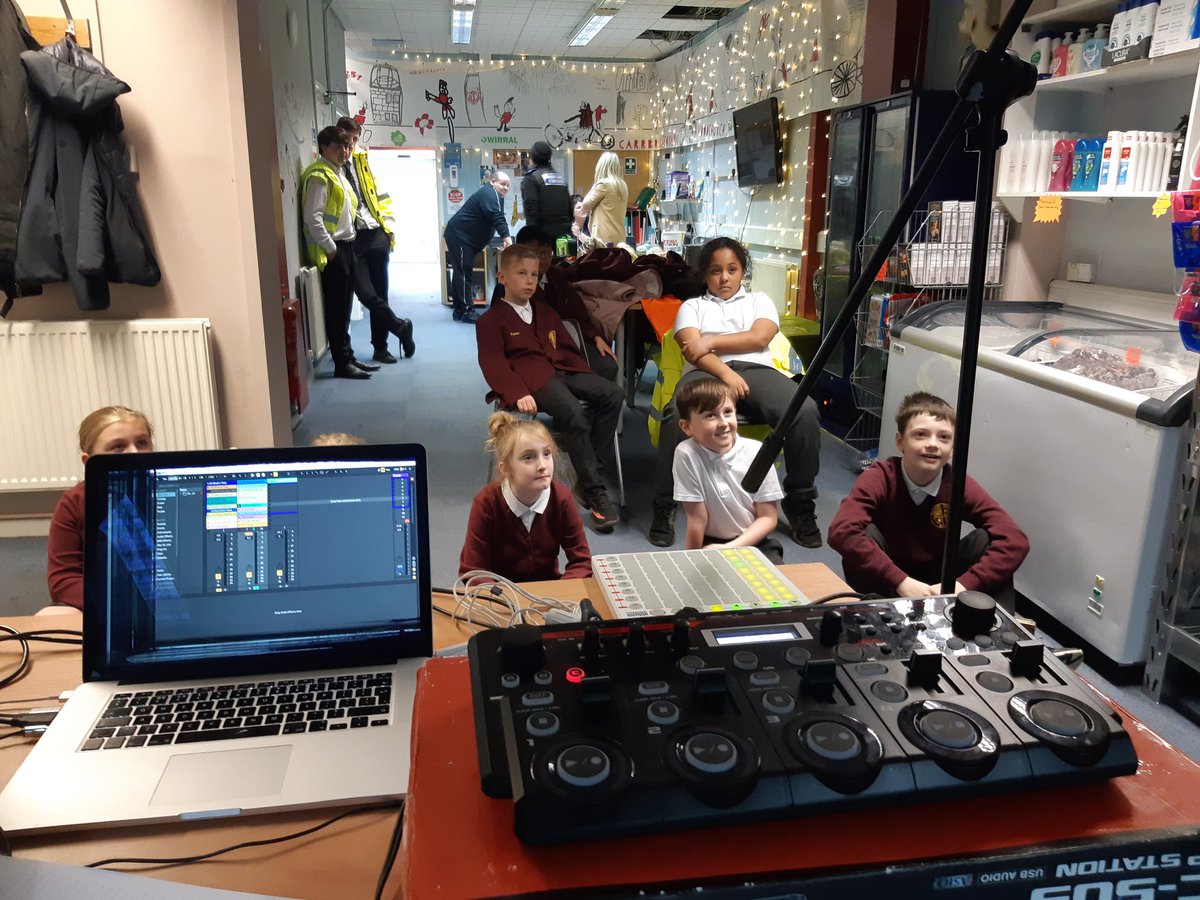 webb1fusion's tweet photo. #webb1fusion, #woodchurch #centreofwirral hoole rd hub music production, young people, litter pick, #fenderprimaryschool community police #mcdonaldsupton #dropthatknife #communitymatters @MerseysidePCC @MagentaLive #BladeFree https://t.co/iAZVhxPj6g