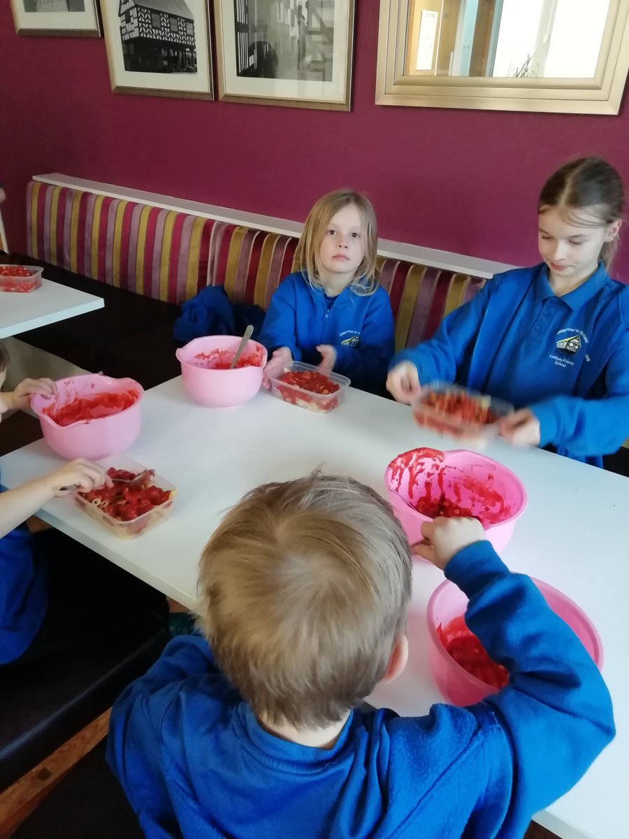 CookingClublps1's tweet photo. Lots of chopping, cutting and mixing done today which resulted in a delicious sausage pasta bake. @LPS_HFD @1AP_LPS @1RP_LPS @6EW_LPS @6JB_LPS @6SB_LPS #cookingclub #cookingisfun #HealthyEating #pastabake https://t.co/zaa4TM3x7i