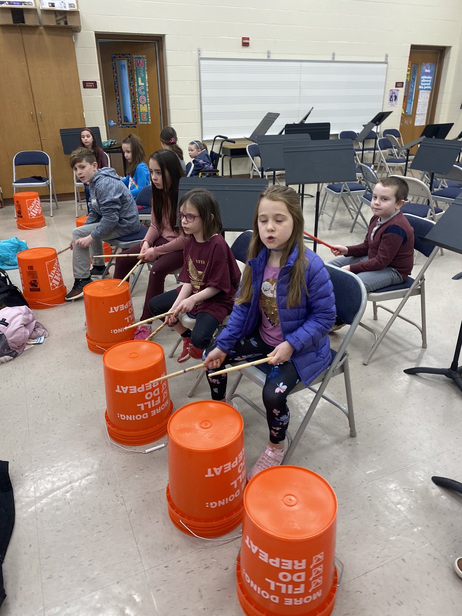VFESchoolofRock's tweet photo. Today in Drums 101 we learned about Dave Grohl, the drummer of the most popular 90s Rock band Nirvana.     

Dave Grohl fact: Post Nirvana, Dave Grohl has found success as the lead singer and guitarist of the band Foo Fighters.  #VFESOR2020 #davegrohl #nirvana #foofighters https://t.co/I2fNd8ubfb