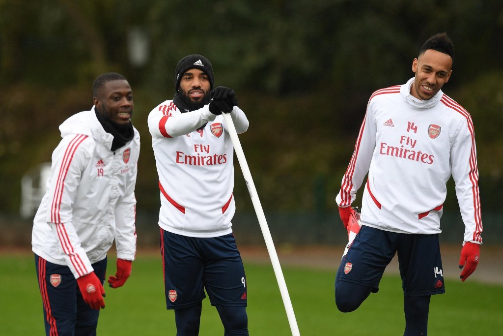 _News101's tweet photo. Arsenal players and staff have been forced to self-isolate after meeting CODIV-19 infected Olympiakos owner Evangelos Marinakis https://t.co/OaDMvwWRHv https://t.co/28QwEpgqrV
